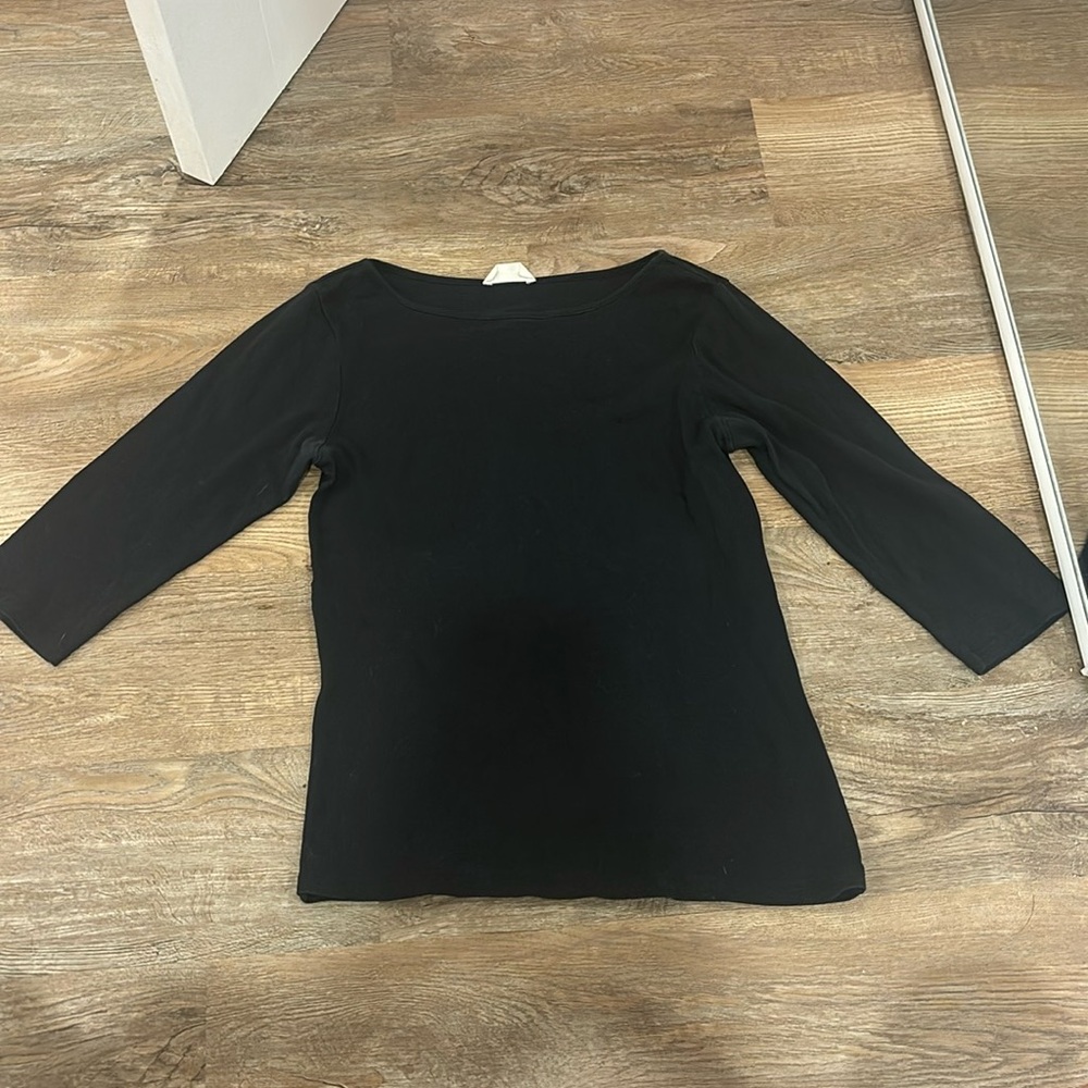 Winners black 3/4 length sleeve shirt.
